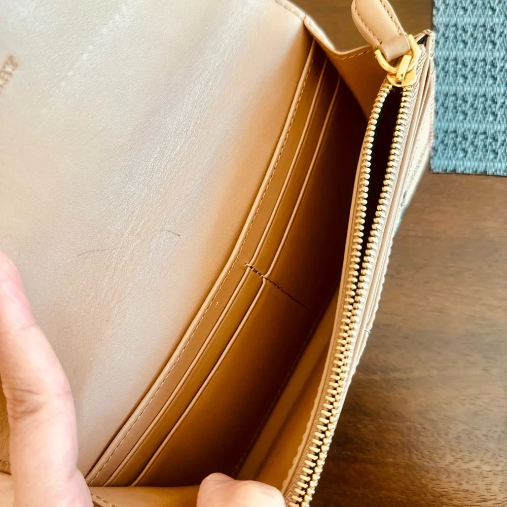 Burberry wallet 💯 authentic - Picture 3 of 9